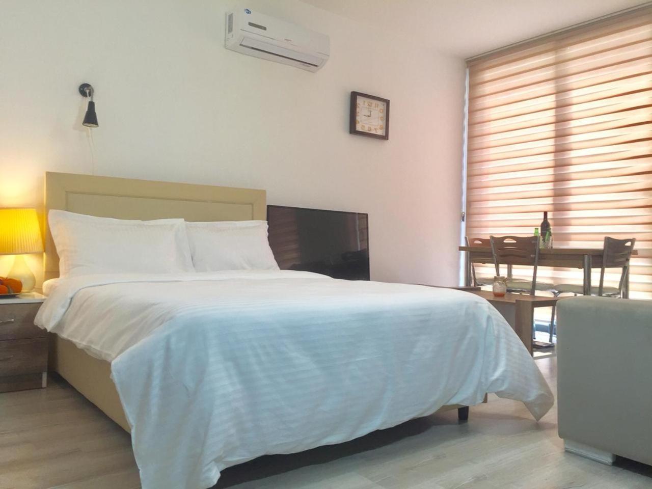 Uptown Holiday App & Pool Daily Rental Contactless Check In & Check Out Famagusta  Room photo